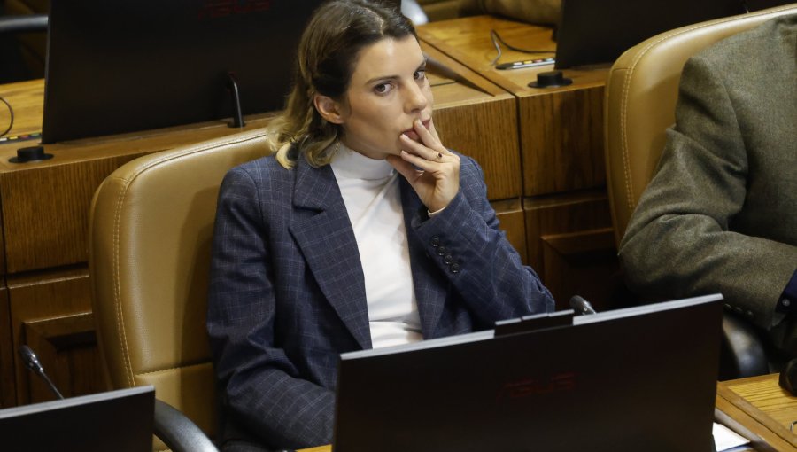Maite Orsini acusa que errores del Frente Amplio “permitió que la derecha avanzara”