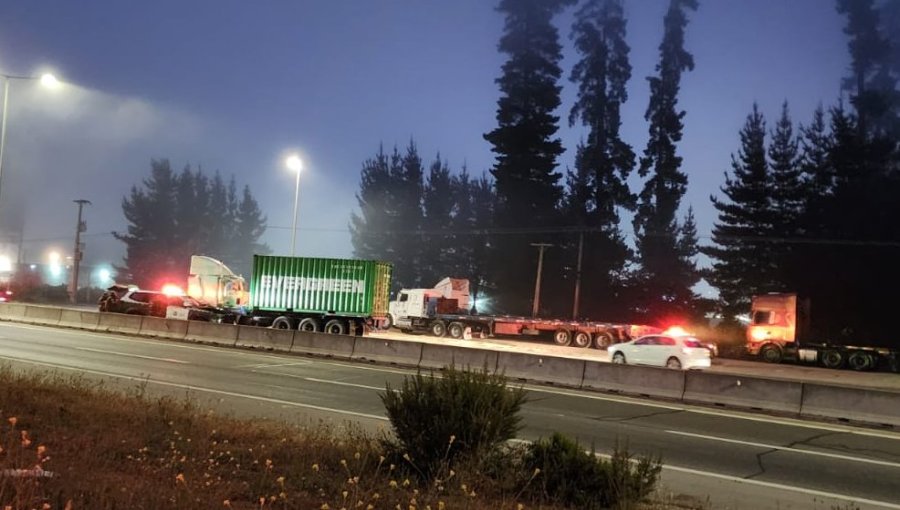 Patrulla de Carabineros colisionó con camión de alto tonelaje en la ruta 68 de Valparaíso