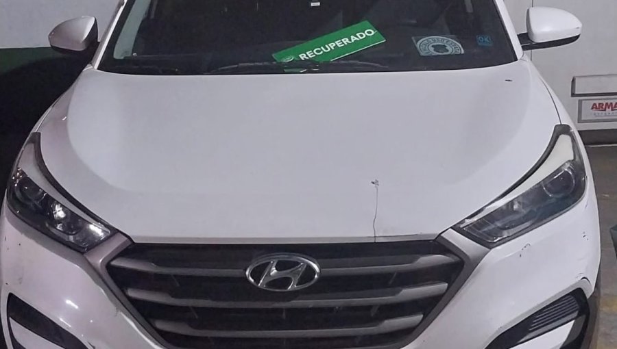 Detienen a 3 sujetos en Ñuñoa que habían robado auto del Servicio de Impuestos Internos