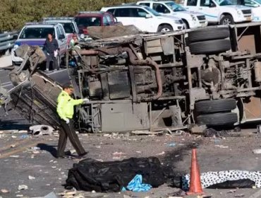 Al menos 10 muertos y 16 heridos tras el volcamiento de un bus en Ecuador