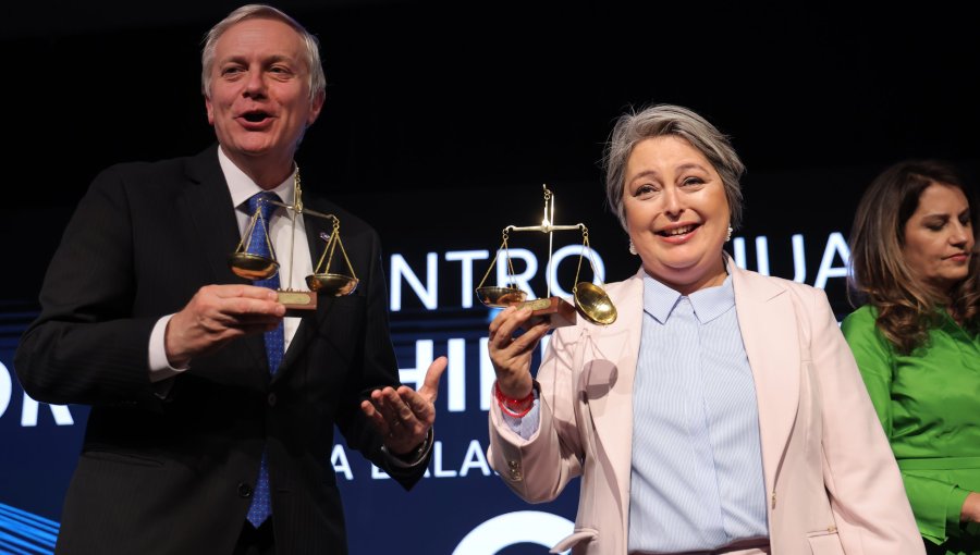 Encuesta Panel Ciudadadano UDD refleja un cómodo triunfo de Kast en el balotaje