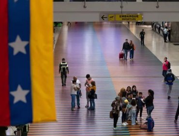 Media decena de aerolíneas cancelan sus vuelos a Venezuela tras alerta sobre "incremento de la actividad militar" en el país