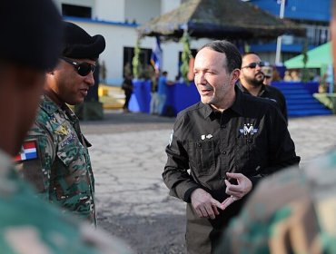 Ministro de El Salvador defiende modelo penitenciario de Bukele y afirma que "no tenemos empatía con terroristas"