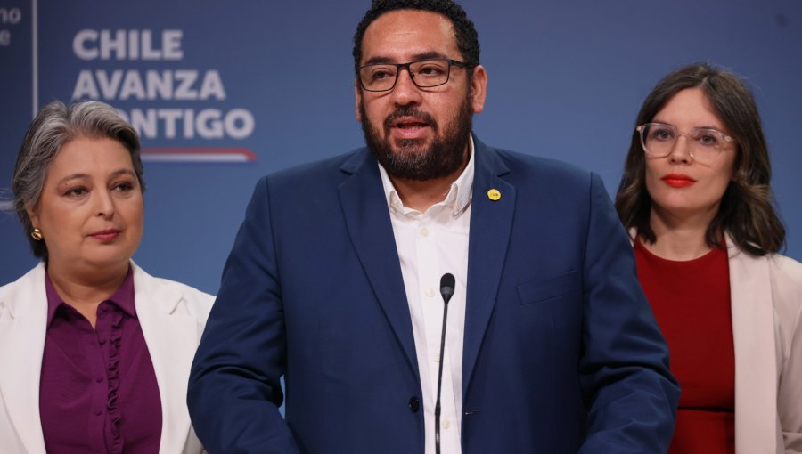 Ministro Cataldo descarta dejar el Mineduc para sumarse al comando de Jeannette Jara