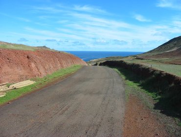 Licitan obras para pavimentar camino de acceso al Aeródromo del archipiélago Juan Fernández