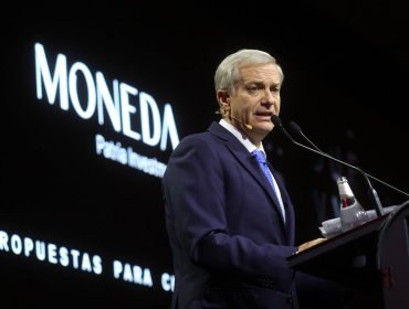 Agencia de calificación crediticia ve "difícil" que Kast pueda recortar US$6 mil millones en 18 meses