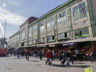 Personas mayores, cuidadoras y jefas de hogar que ejercían el comercio ambulante serán las primeras regularizadas en Valparaíso