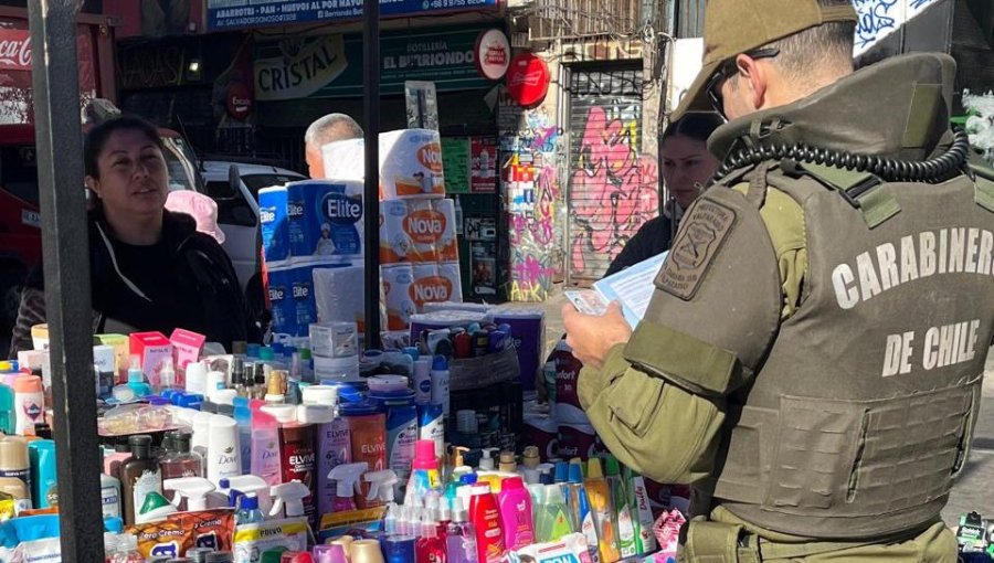 Operativo contra el comercio ambulante en la Av. Pedro Montt de Valparaíso termina con nueve infracciones y especies incautadas