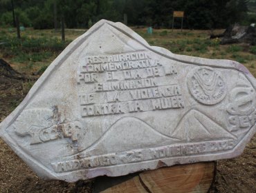 Inauguran memorial en Reserva Lago Peñuelas en recuerdo de víctimas de femicidio