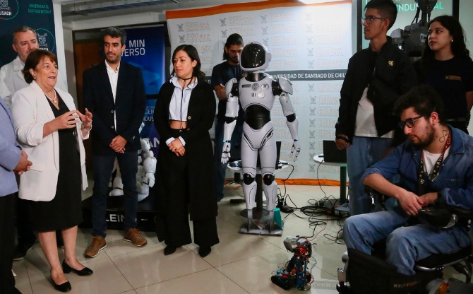 "Stelarbot", el primer robot inclusivo del país, será guía en el Centro Espacial Nacional de la Fuerza Aérea