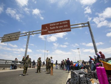 Cordero afirma que se mantiene una "conversación activa" entre cancillerías para "evitar una crisis humanitaria" en la frontera con Perú