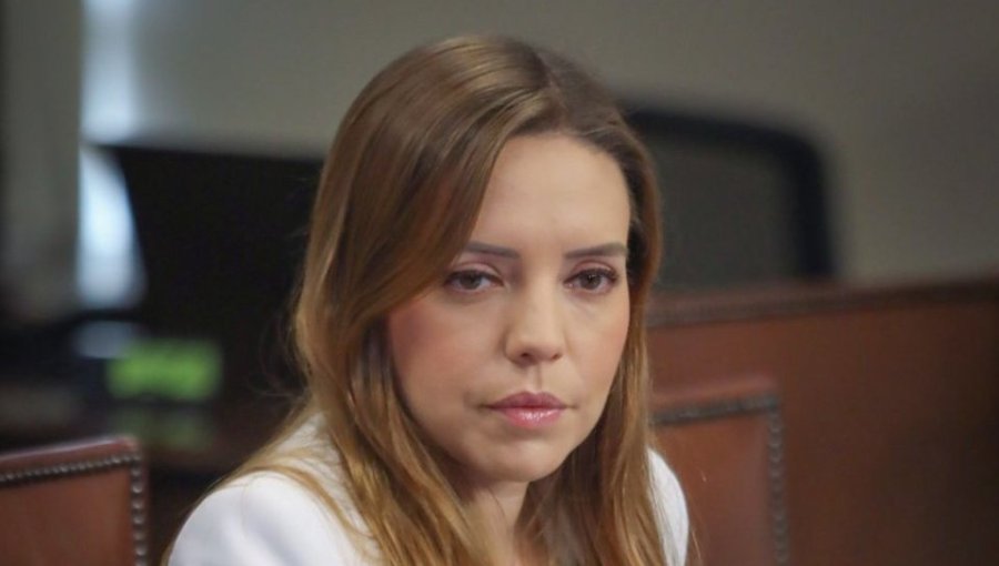 Camila Flores denuncia a CHV y Rafael Cavada ante el CNTV por "desinformar deliberadamente" en cobertura migratoria