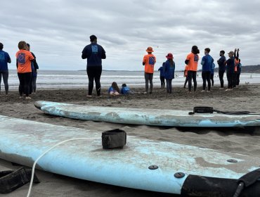 «Olas de Libertad»: Gendarmería y el Gore de Valparaíso impulsan innovador plan de reinserción social a través del surf