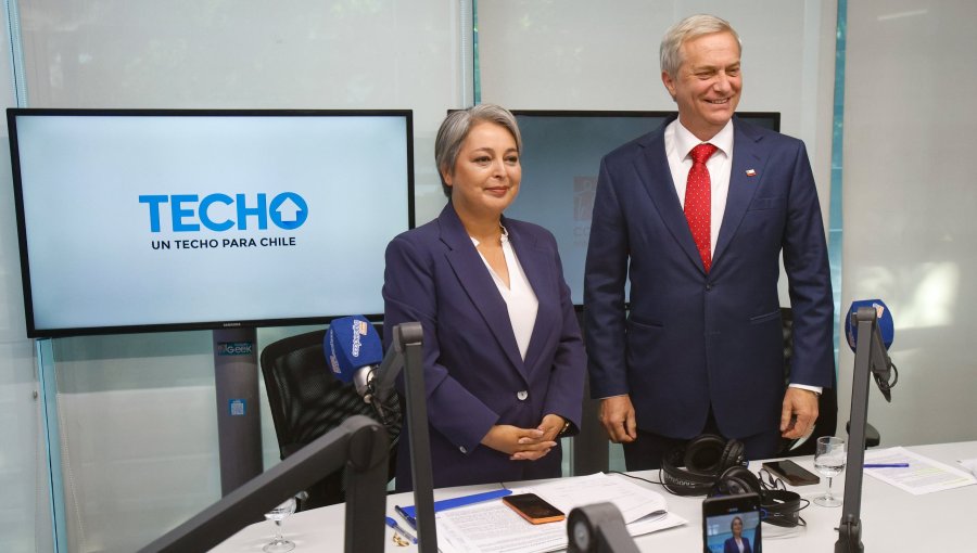 Encuesta UDD: Kast mantiene ventaja sobre Jara mientras un 16% sigue indeciso