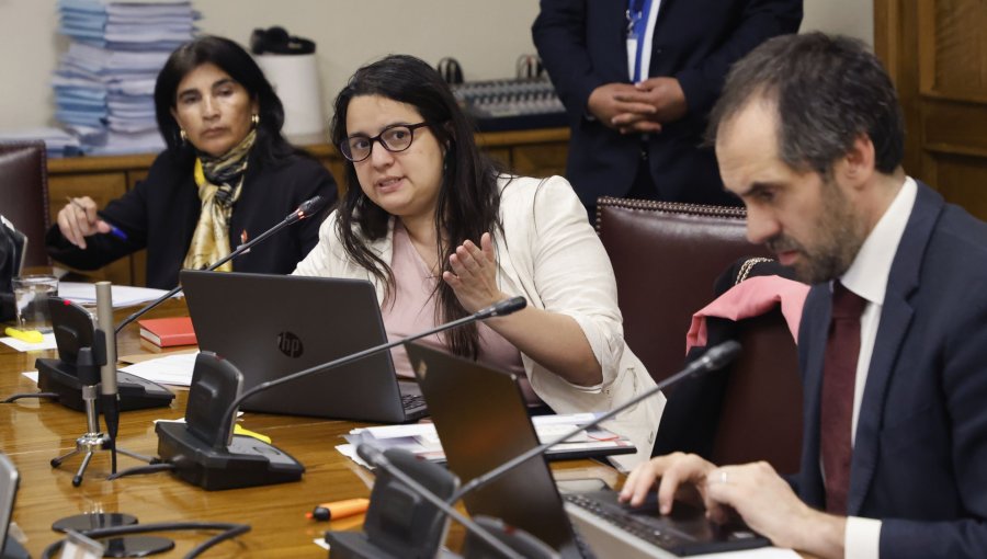 Javiera Martínez defiende cierre del Presupuesto 2025 y asegura que el gobierno “ha sido muy exitoso” en contener el gasto