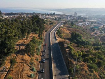 Incendio forestal moviliza a Bomberos de Viña del Mar en acceso al Cementerio Parroquial de Concón