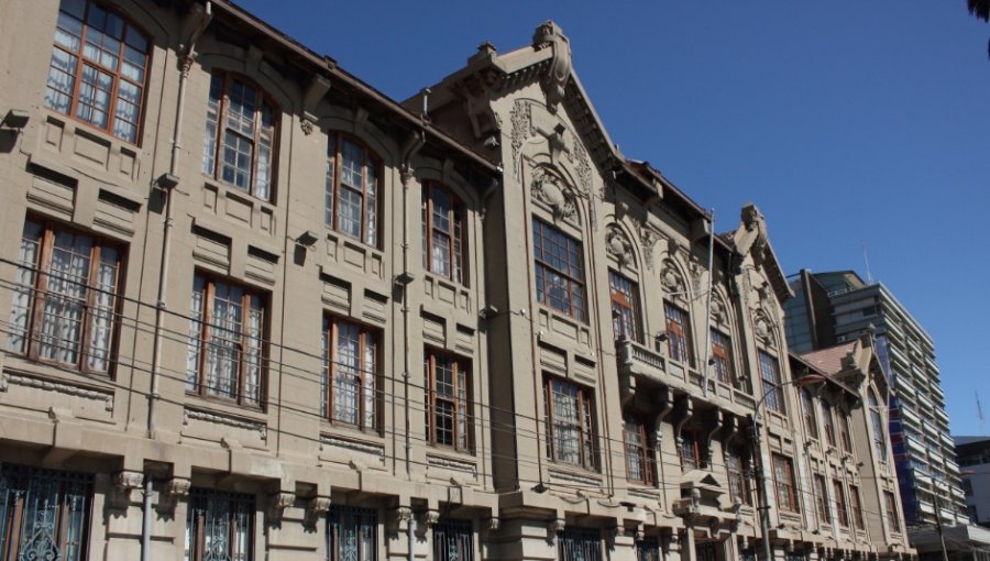 "Mataré a tanta gente como sea posible": Comunidad de la U. Católica de Valparaíso recibió correo con amenaza de "masacre"