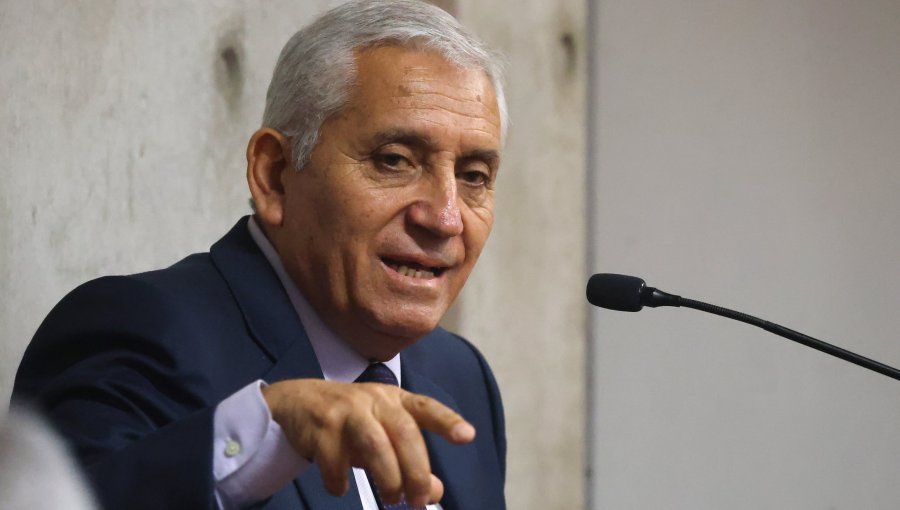 Fiscal dice que Espinosa comenzó a recibir dinero malversado "prácticamente desde que comenzó a ejercer como director de la PDI"