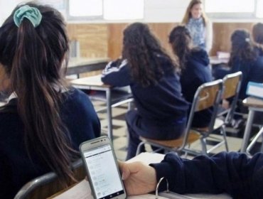Cámara de Diputados despacha a ley el proyecto que prohíbe uso de celulares en establecimientos educacionales