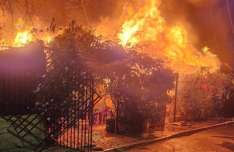 Dos casas se vieron seriamente afectadas por incendio en una población de Hijuelas