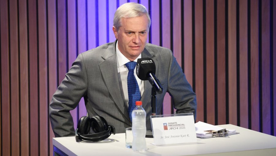 José Antonio Kast defendió a su asesor económico y arremetió contra Jara por caso Monsalve