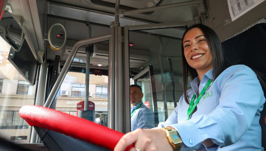 167 conductoras se suman al transporte público de Red Movilidad en la región Metropolitana