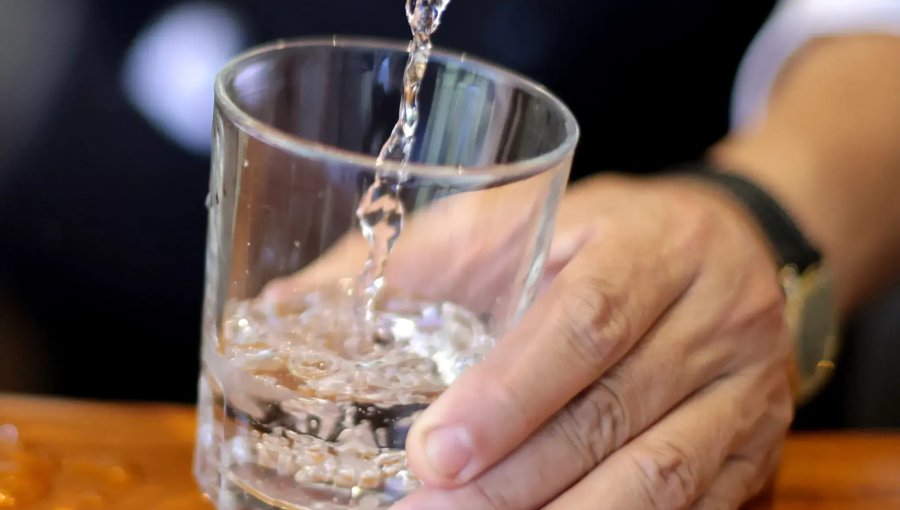 Avanza en el Congreso el proyecto que dispone la entrega gratuita de agua en restaurantes