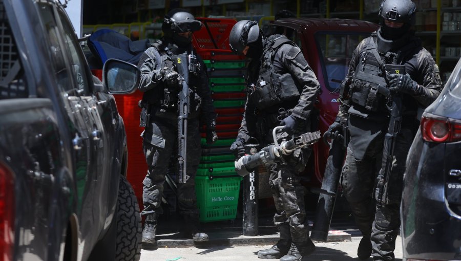 Operativo contra "mafia china" en el barrio Meiggs deja 30 personas detenidas, entre ellas un carabinero