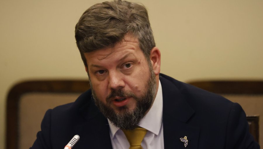 Johannes Kaiser afirma que solución del Gobierno a la megatoma de San Antonio "desprecia a la gente que ha hecho la cola"