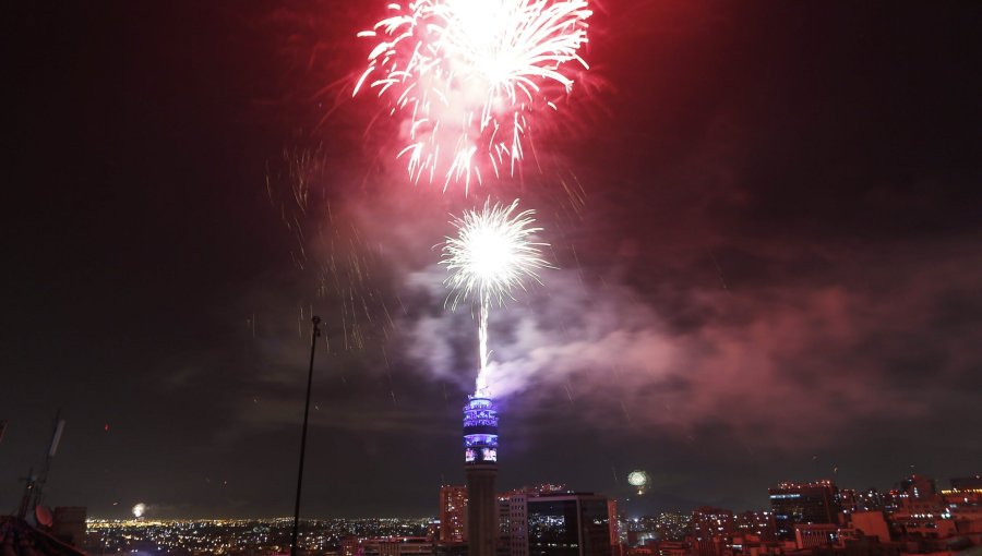 Después de siete años, Santiago volverá a celebrar el Año Nuevo con fuegos artificiales desde la Torre Entel