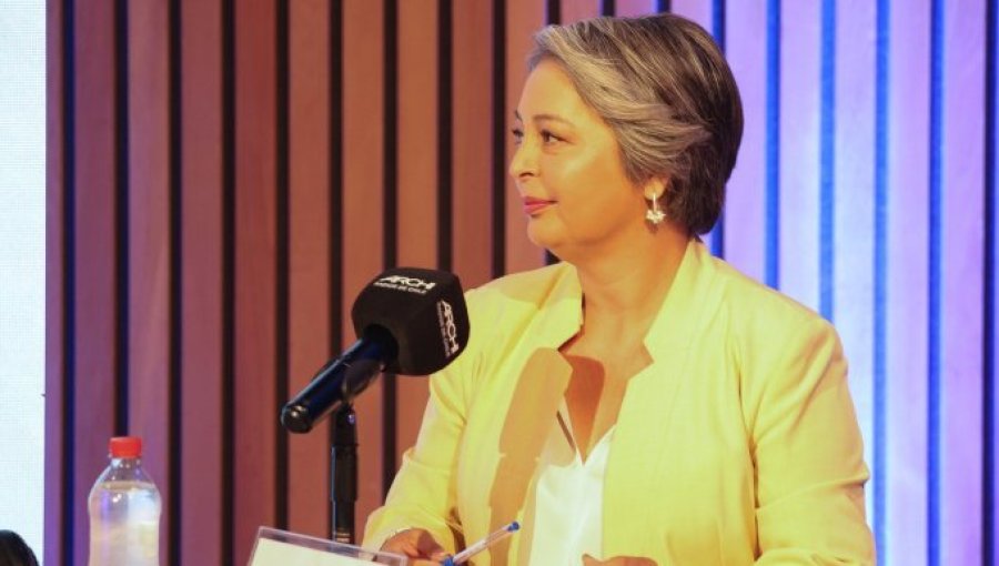 Jeannette Jara afirma que no regularizará a migrantes en situación irregular