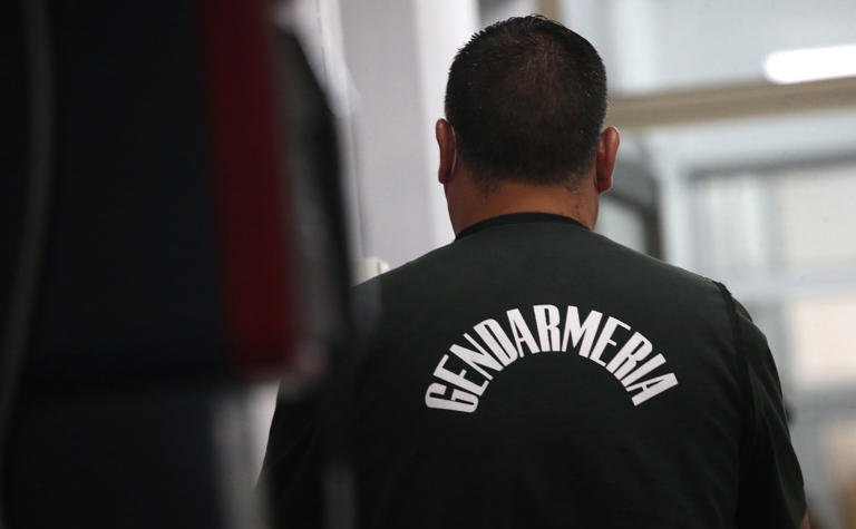 En prisión preventiva quedó gendarme de Arauco que recibía pagos para ingresar celulares y droga a la cárcel