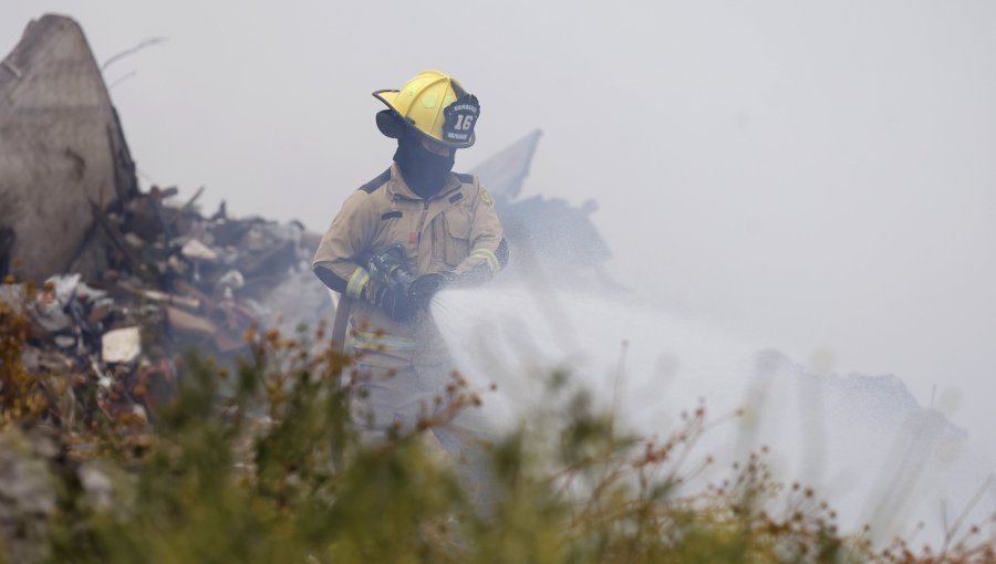 Evalúan presentar querella por origen del incendio en el cerro San Roque de Valparaíso: "Estas situaciones deben ser sancionadas"