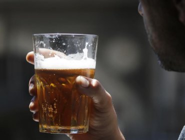 Estudio reveló que el consumo de alcohol alcanzó su nivel más bajo en 30 años y marihuana en adolescentes llegó a mínimo histórico