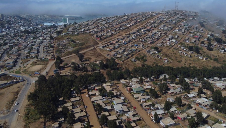 Minvu financiará expropiación de 100 hectáreas de la megatoma en San Antonio con recursos "reservados ante una eventualidad"