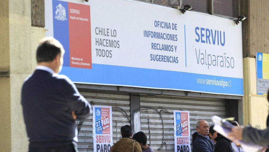 Crisis en el Serviu de Valparaíso: trabajadores estallan contra el ministro Montes por cargos sin designar incluso hace casi dos años