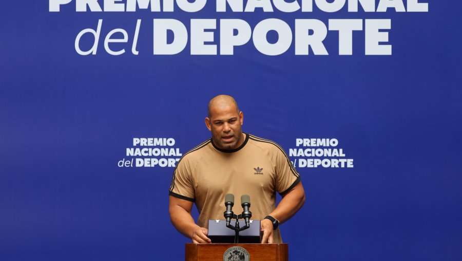 Yasmani Acosta recibió el Premio Nacional del Deporte 2024: decidió dejar en La Moneda su medalla obtenida en los JJ.OO. de París