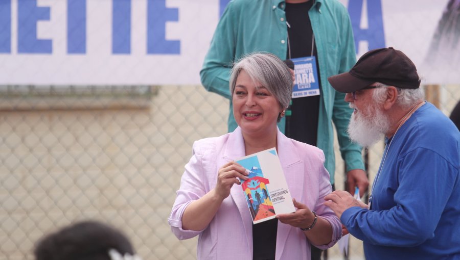 Jara golpea la mesa y exige a Kast aclarar polémica por conmutación de penas: “No me ando corriendo”