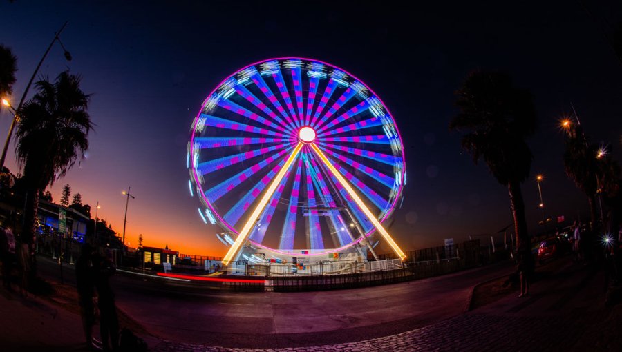 Mujer sufre crisis de pánico en La Gran Rueda de Viña del Mar y moviliza a equipos de emergencia