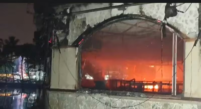 Tragedia en India: al menos 23 muertos por incendio en discoteca de Arpora
