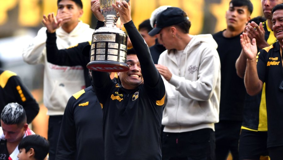 Querétaro oficializa a Esteban González como su nuevo director técnico