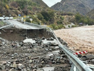 Deslizamiento de sedimentos provoca aislamiento y cierre total de rutas en el Cajón del Maipo