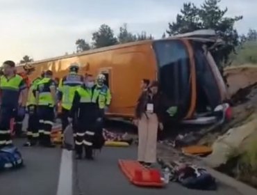 Volcamiento de bus interurbano en Los Ángeles deja varios heridos