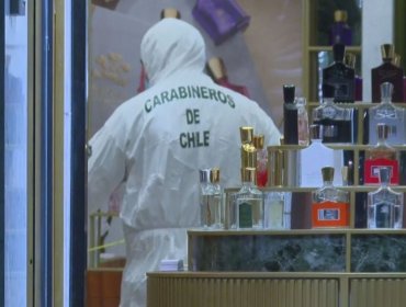 Delincuentes roban cerca de $100 millones en perfumes desde exclusivo local en Vitacura