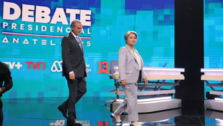 Kast afirma que quedaron atrás las diferencias con Chile Vamos y Jara que renunciará a su militancia en el PC si llega a La Moneda