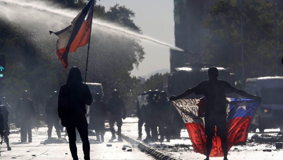 Norma "antiestallido": Partidos deberán condenar violencia como acción política