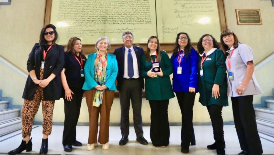 Jardín infantil "Los Trompitos de 7 Colores" de Casablanca recibió la Medalla de la Cámara al cumplir 50 años de funcionamiento