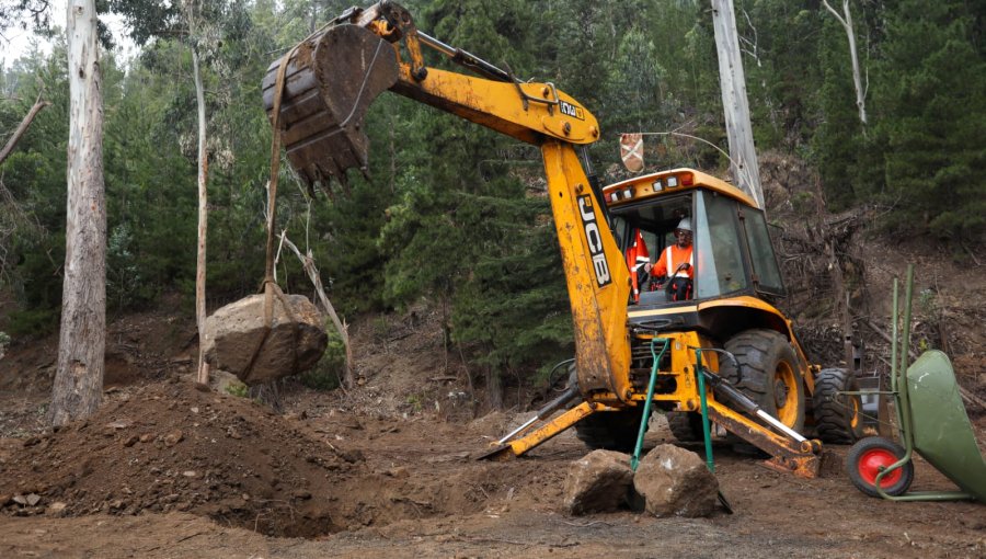 Instalan la primera piedra del nuevo colegio insular Robinson Crusoe de Juan Fernández