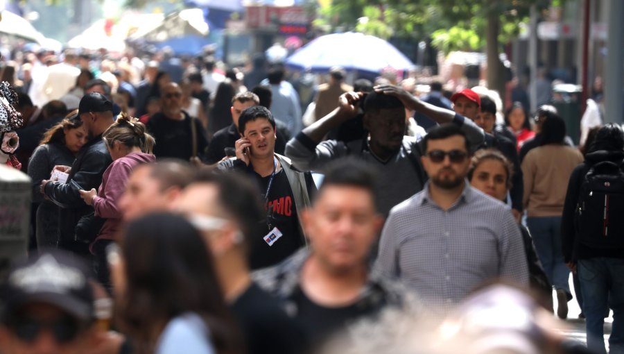 Solo uno de cada cinco chilenos dice vivir cómodamente, situando al país entre los más pesimistas del mundo