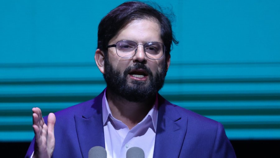 "Usted le falló a los niños en Chile": Presidente Boric fue increpado durante presentación de informe del INDH